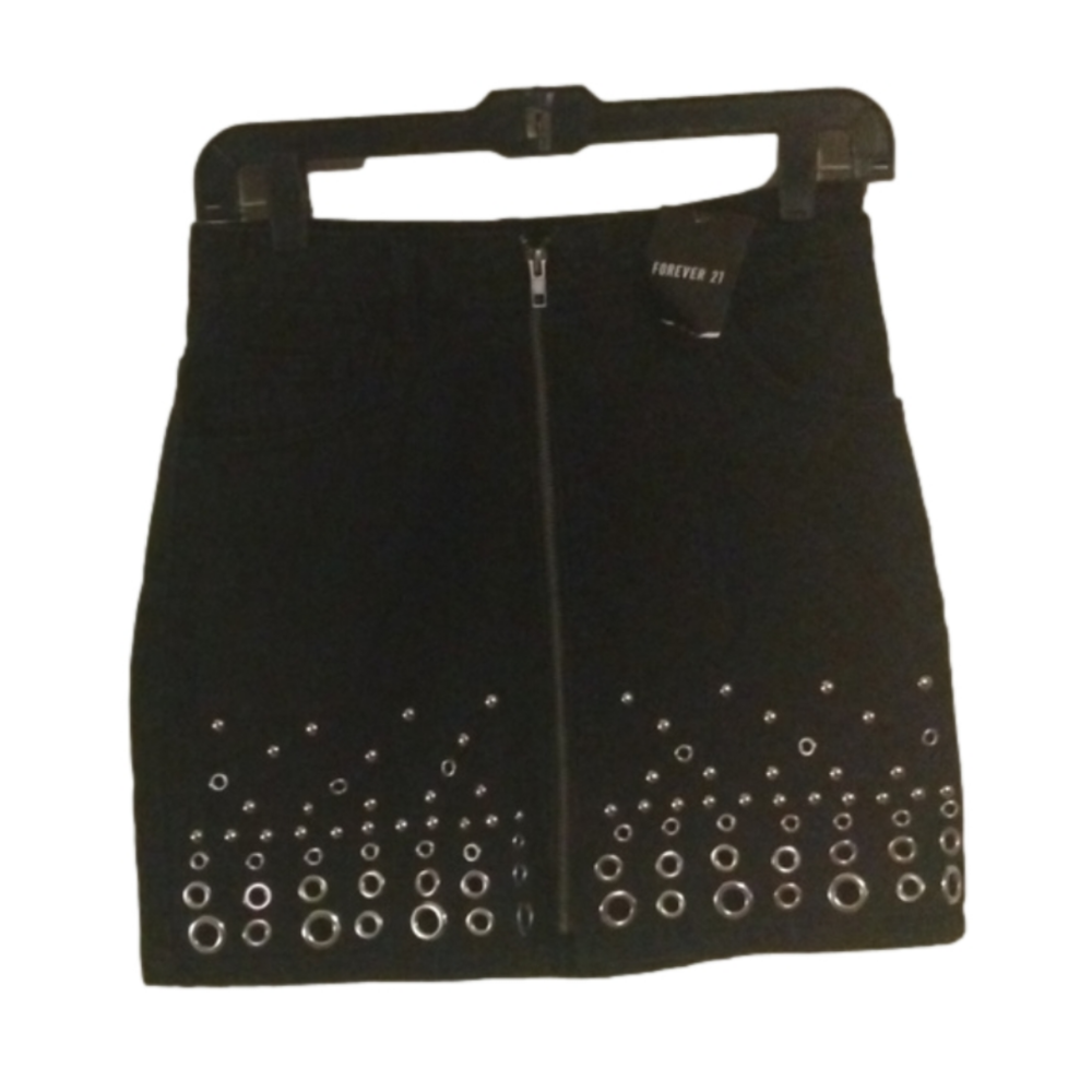 Forever 21 short denim black skirt. Super cute rivet type accents. Size small.